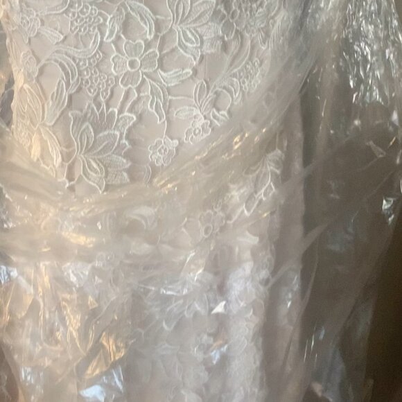 Martina Liana 611 Lace Halter Wedding Dress w/ Open Back! pen to offers! - Picture 3 of 12